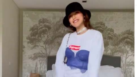 Viral, Jedar Ucapkan Selamat Hari Raya Sambil Berpakaian Super Seksi  