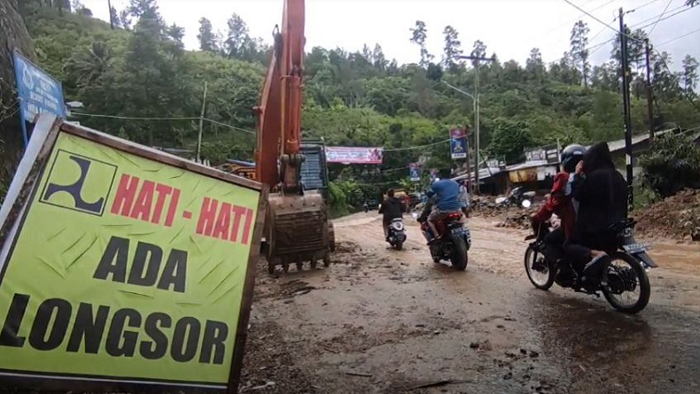 Update Banjir Danau Toba: Arus Lalin Masih Terganggu, Material Longsor Dibersihkan