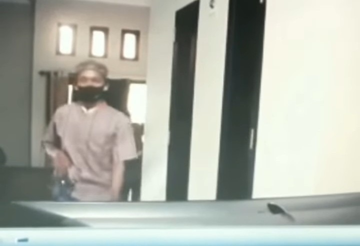 Viral, Komplotan Maling Berbaju Koko dan Berpeci Bobol Rumah di Bandung