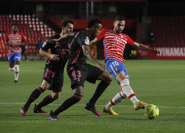 Menang Telak di Kandang Granada, Real Madrid Pepet Atletico di Puncak Klasemen