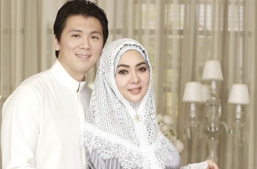 Lebaran, Syahrini Dihujat Netizen karena Pamer Lekuk Dada