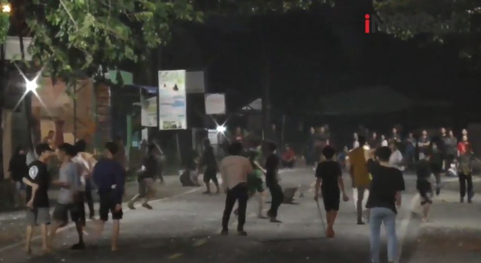 Tawuran Antarkelompok di Makassar Pecah, Polisi Lepaskan Tembakan Gas Air Mata