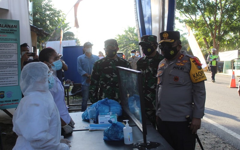 Kapolda Sumut Cek Pos Penyekatan di Labusel, Pastikan Tugas Personel Berjalan Optimal