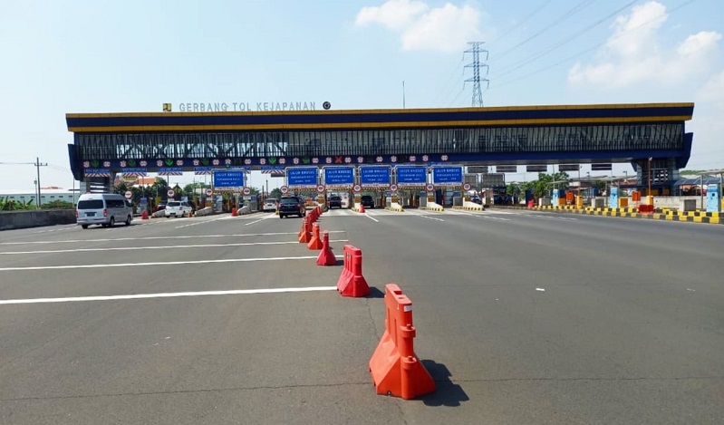 Imbas Larangan Mudik, Kendaraan Masuk ke Surabaya Lewat Tol Turun 60 Persen 
