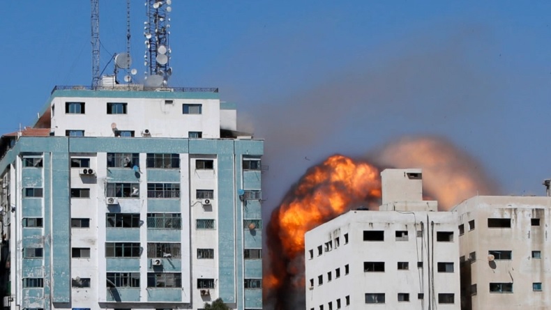 Penampakan Rudal Israel Hancurkan Kantor Al Jazeera di Gaza