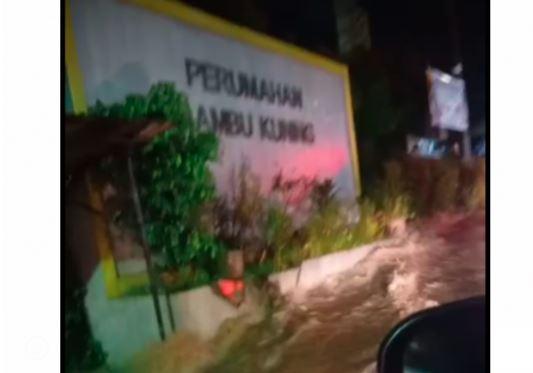 Diguyur Hujan Deras, Banjir Terjang Perumahan Bambu Kuning Bogor