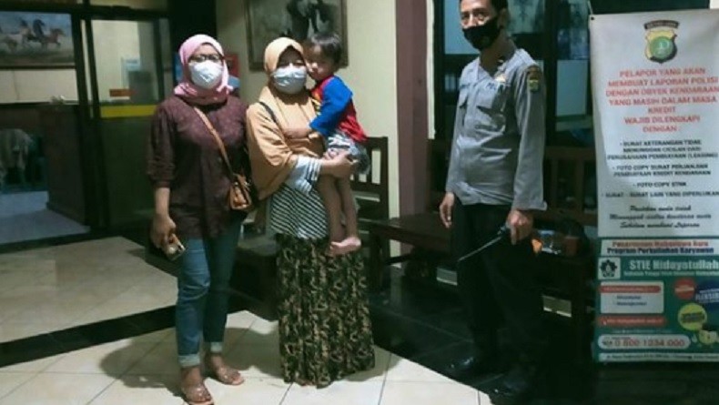 Viral Orang Tua Bertemu Kembali Anaknya yang Hilang di Depok, Mengharukan