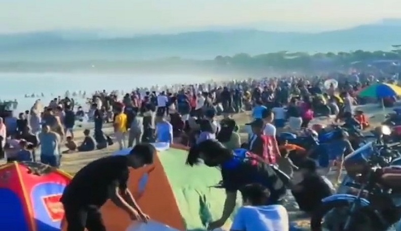 4 Wisatawan Terseret Ombak di Pantai Santolo Garut, 1 Orang Hilang