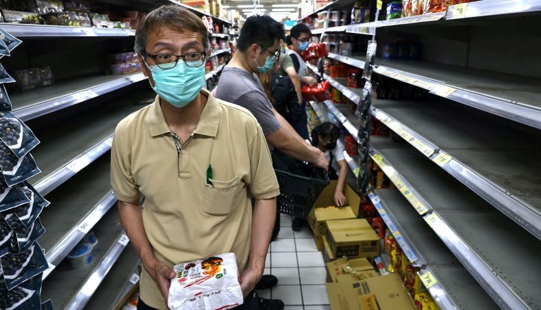 Kasus Covid Melonjak, Warga Taiwan Panic Buying Buru Mi Instan dan Tisu Toilet