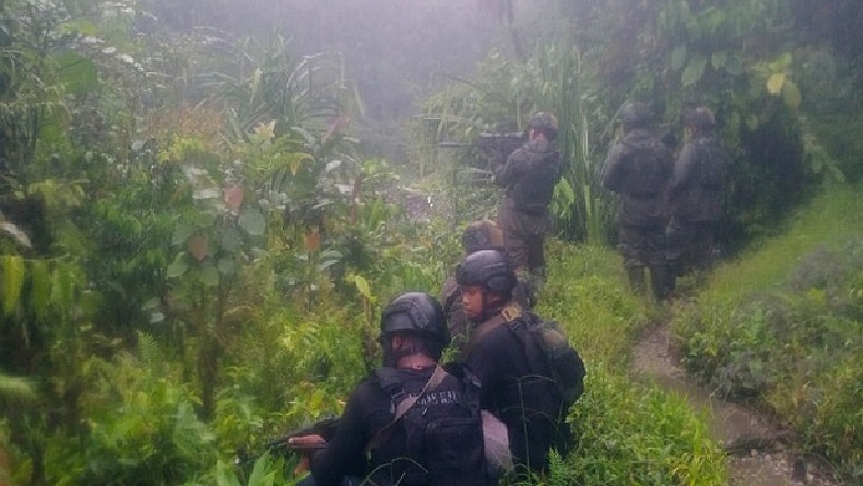 Sisir Lokasi Kontak Tembak dengan KKB di Ilaga, TNI-Polri Temukan 3 KTP dan Uang Rp14 Juta