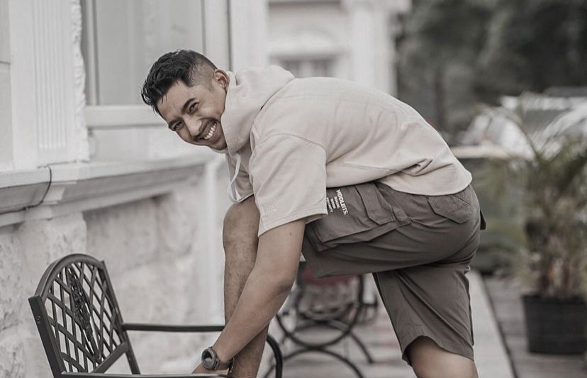 Arya Saloka Hanya Bisa Pamer Senyum saat Vaksinasi Drive Thru