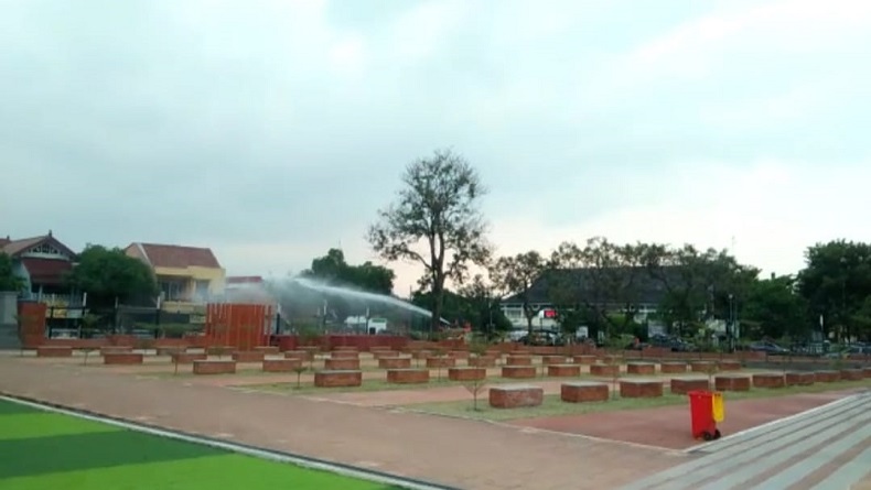 Cegah Klater Covid-19 Alun-alun Majalengka, Pemda Semprotkan Disinfektan Setiap Hari