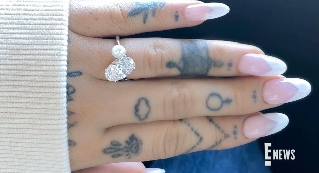 Cincin Pernikahan Ariana Grande Sangat Spesial Terbuat dari Berlian dan Platinum 