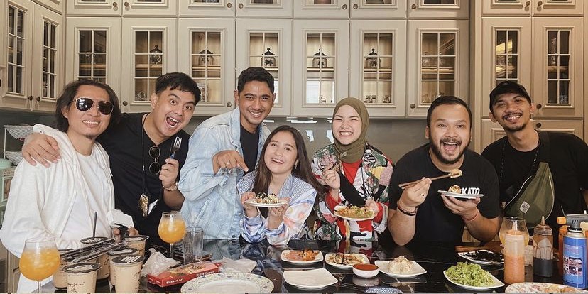 Prilly Latuconsina Bikin Iri Netizen karena Masak Bareng Arya Saloka   