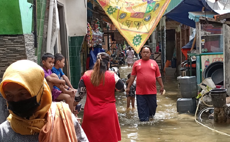 Banjir di Muara Baru Jakarta Utara Belum Surut Selasa Siang
