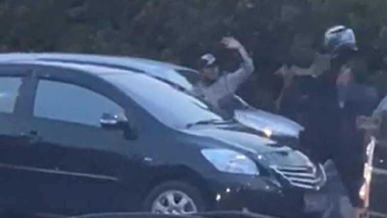 Viral Video Petugas Dishub Dikeroyok Sejumlah Pemuda di Bekasi, Sempat Dilempar Helm
