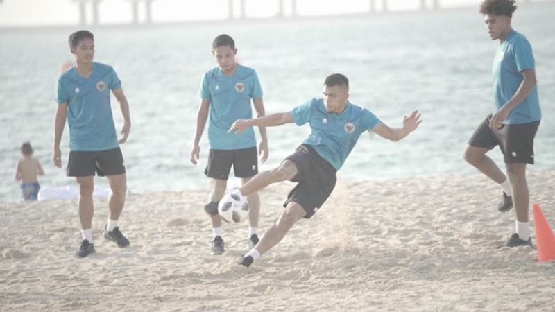 Latihan di Pantai ala Timnas Indonesia Disorot Media Vietnam