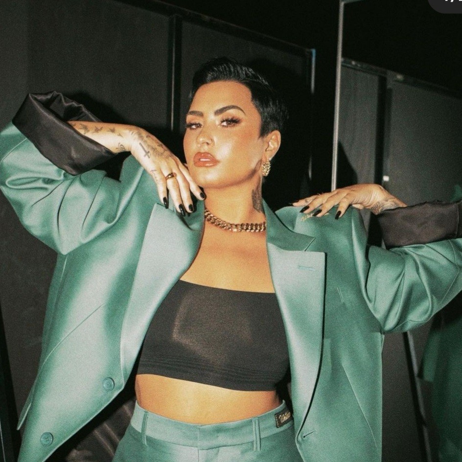 Mengejutkan, Demi Lovato Mengaku Bukan Lelaki atau Perempuan