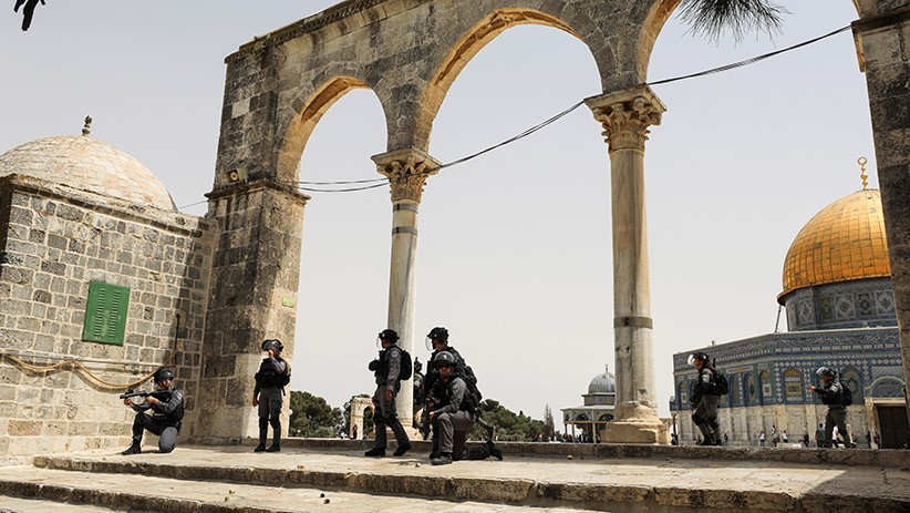 Israel Serang Umat Islam Palestina yang Sedang Sholat Jumat di Masjid Al-Aqsa