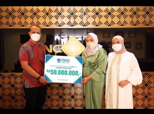 Hario Asuransi Online Serahkan Santunan ke Ahli Waris Nasabah Meninggal Akibat Covid-19