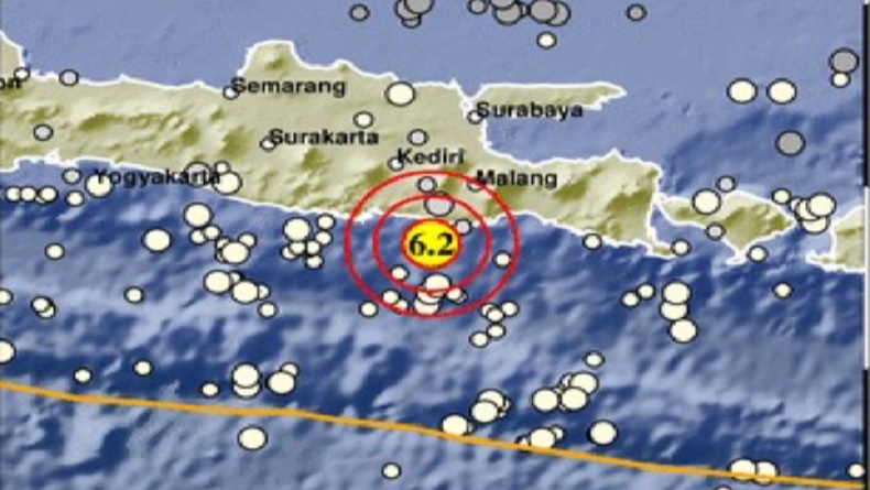 Gempa Terkini di Blitar M6,2 Dirasakan Hingga Bali, Warga Berhamburan Keluar Rumah