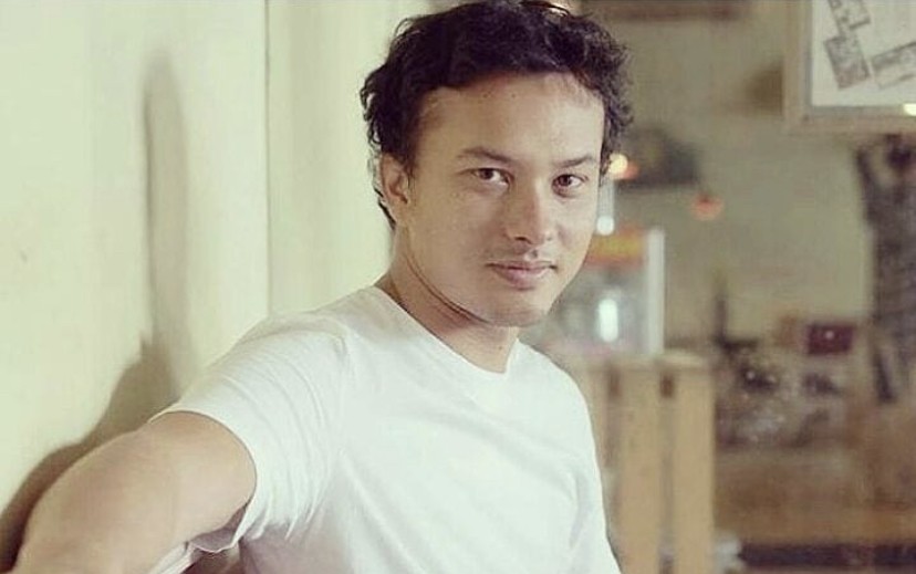 Heboh Nicholas Saputra Pakai Baju Hitam Putih. Netizen: Anak Magang atau Tes CPNS?    