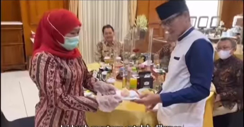 Sandiaga Uno Makan Buah Mentega Langka, Ternyata Ini Khasiatnya