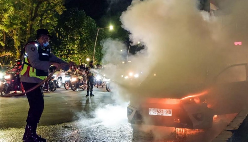 Mobil Hangus Terbakar Dekat Istana Bogor Diduga Korsleting Listrik