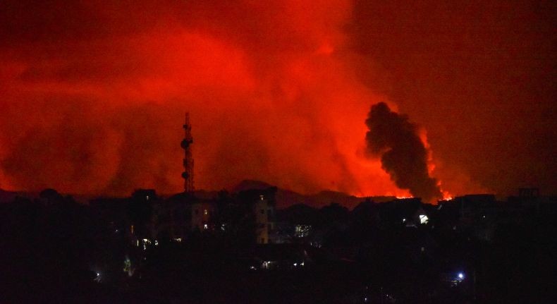 Gunung Api Meletus, 20.000 Orang Kehilangan Rumah