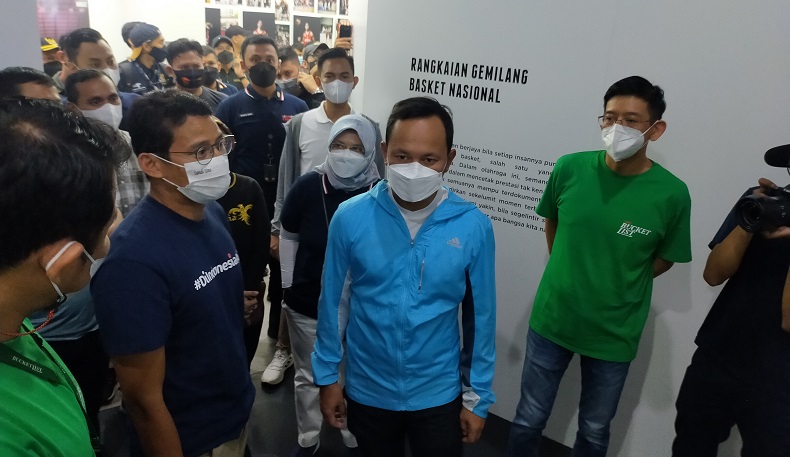 Sandiaga Uno Resmikan Lapangan Basket The Bucketlis di Bogor