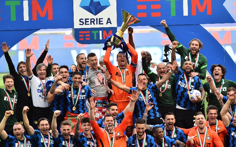 Ultras Inter Milan Protes ke Presiden Zhang: Menjual Skuad Juara Tindakan Bodoh