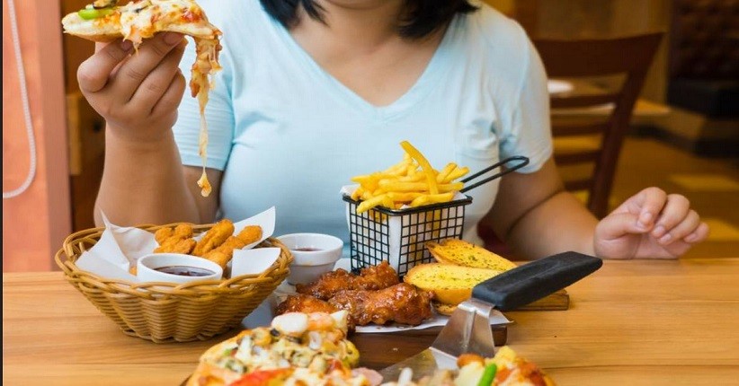 Perlu Diketahui, Ternyata Ini yang Terjadi pada Tubuh jika Makan Berlebihan