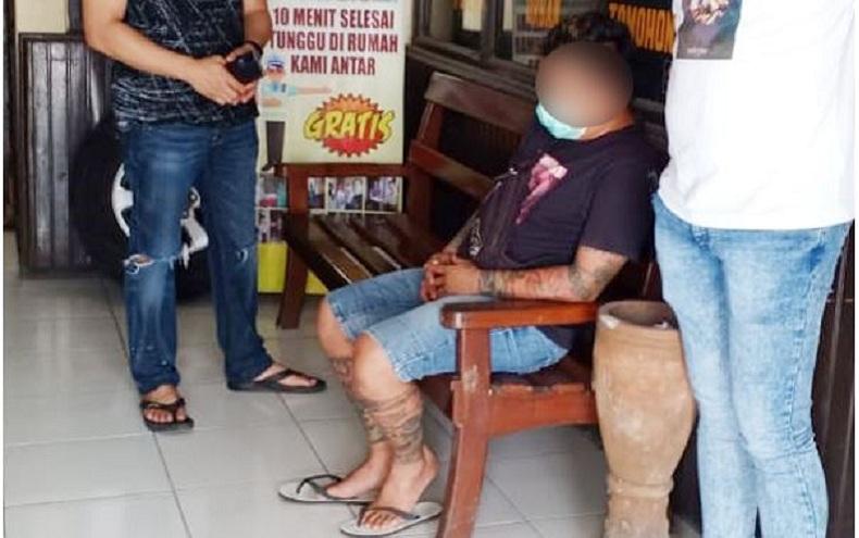 Tak Terima Ditegur, Pria Bertato Tampar Pekerja Toko Bangunan di Tomohon
