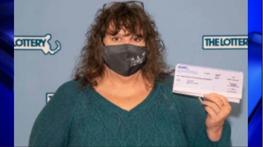 Perempuan Ini Buang Tiket Lotre, Ternyata Menang Rp14,3 Miliar