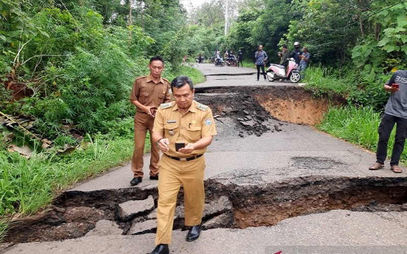 Amblas, Jalan Penghubung OKU - OKU Selatan Putus Total 