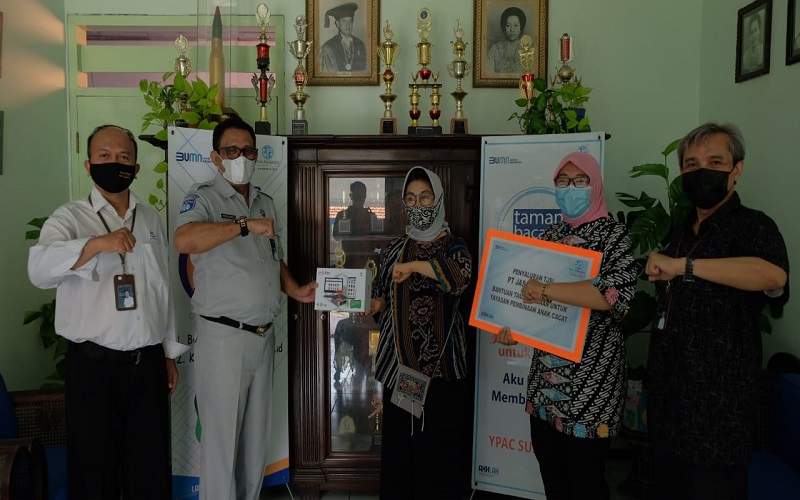 Taman Bacaan dan Perpustakaan Digital untuk YPAC di Surabaya