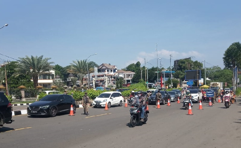 Jalur Puncak Bogor Ramai Lancar saat Libur Waisak