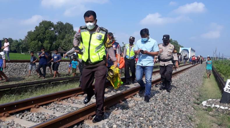 Melintasi Rel, Pria Asal Sragen Ini Tewas Tertabrak KA