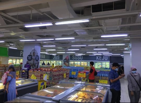 Senin Pagi Dengar Pengumuman Giant Ditutup, Karyawan Shock sampai Menangis