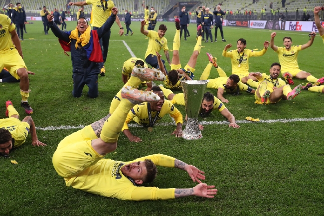 Rayakan Gelar Liga Europa, Alberto Moreno: Ini untuk Suporter Liverpool, Fans MU Keluar!