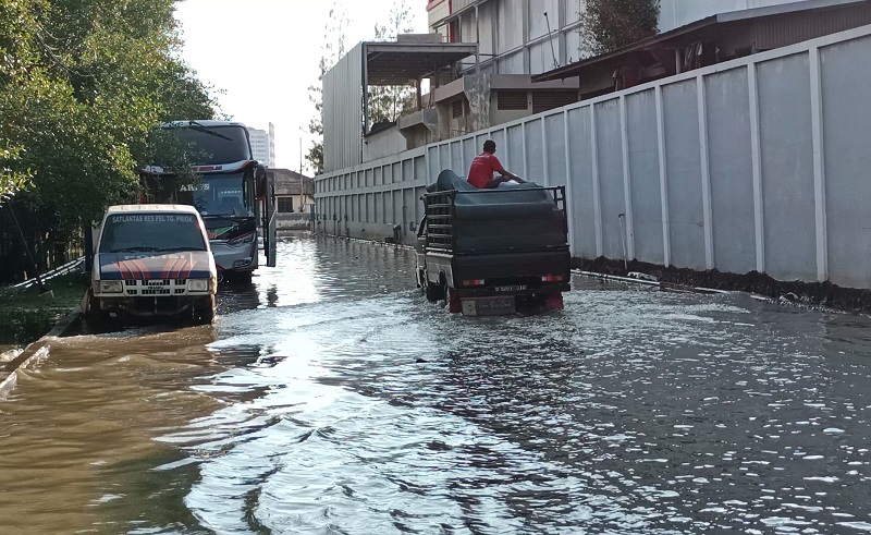 Imbas Fenomena Bulan Purnama, Waspada Banjir Rob di Pesisir Jakarta 3-10 Januari 2023
