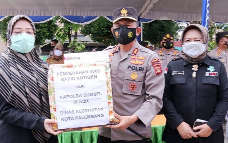 Bantu Tekan Covid-19, Polda Sumsel Salurkan Bantuan 4.000 Alat Tes Swab Antigen 