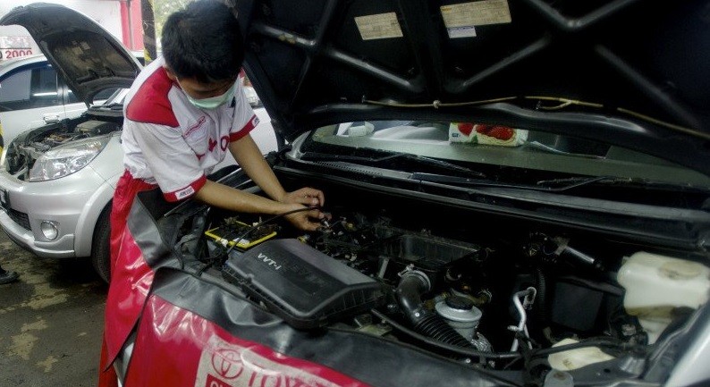 Jarang Periksa Oli, Ini Dampaknya bila Pelumas Mobil Kurang