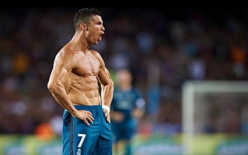 Bukan ke Gawang, Tendangan Bebas Ronaldo Lawan Israel Masuk ke Tribun