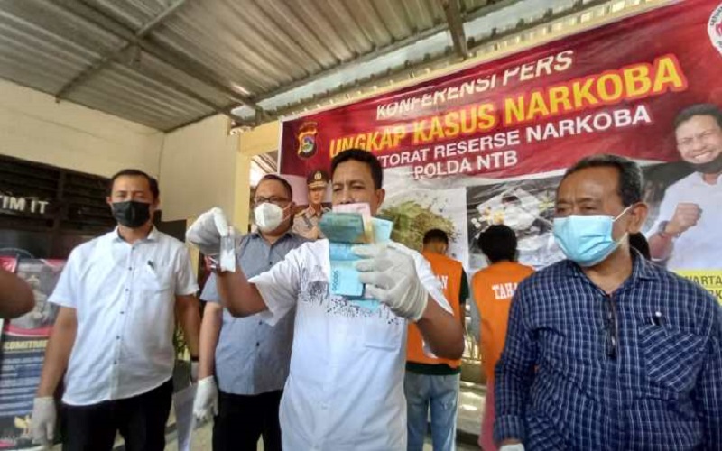 Modus Baru Transaksi Narkoba, Ketemu di Warung Makan Pura-Pura Jadi Pembeli