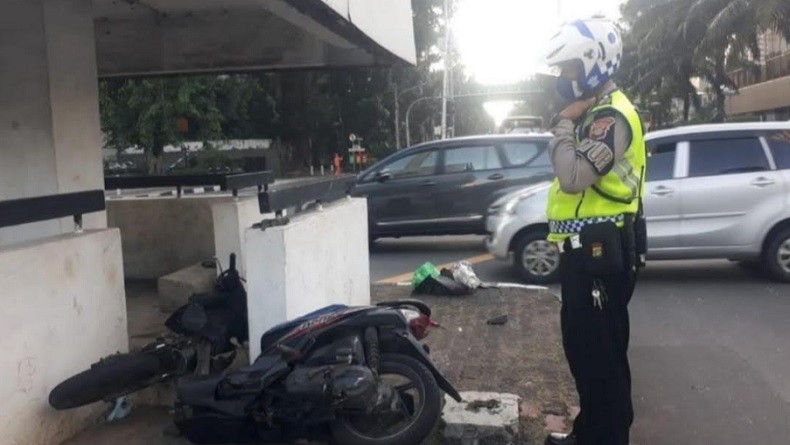 Kecelakaan di Jalan MH Thamrin, Pengendara Motor Tewas