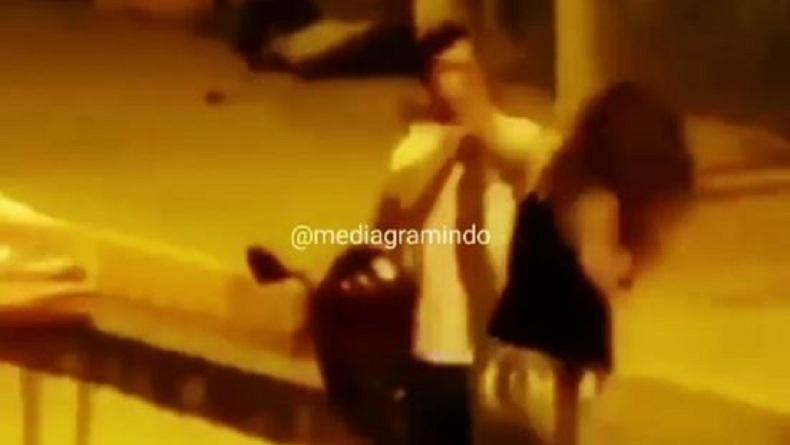 Viral Pemuda Baku Hantam dengan Pasangannya usai Bercumbu di Pinggir Jalan