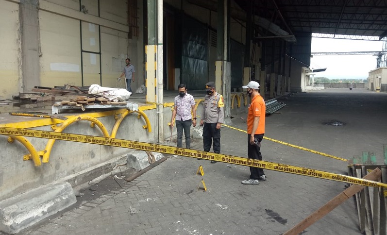 Jatuh dari Atap 7 Meter, Pekerja Pabrik Tepung di Mojokerto Tewas
