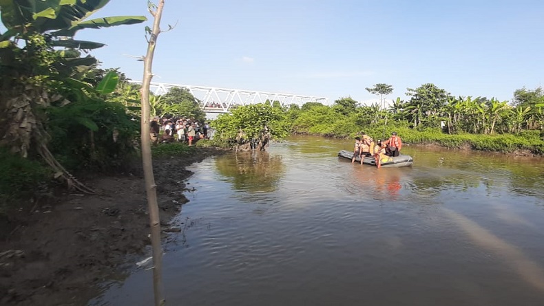 Asyik Berenang, Bocah 9 Tahun Hilang Tenggelam di Sungai Kumul Kuwista Cirebon