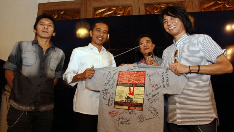 Potret Lawas Abdee Slank Beri Jokowi Kaos, Kini Komisaris Telkom
